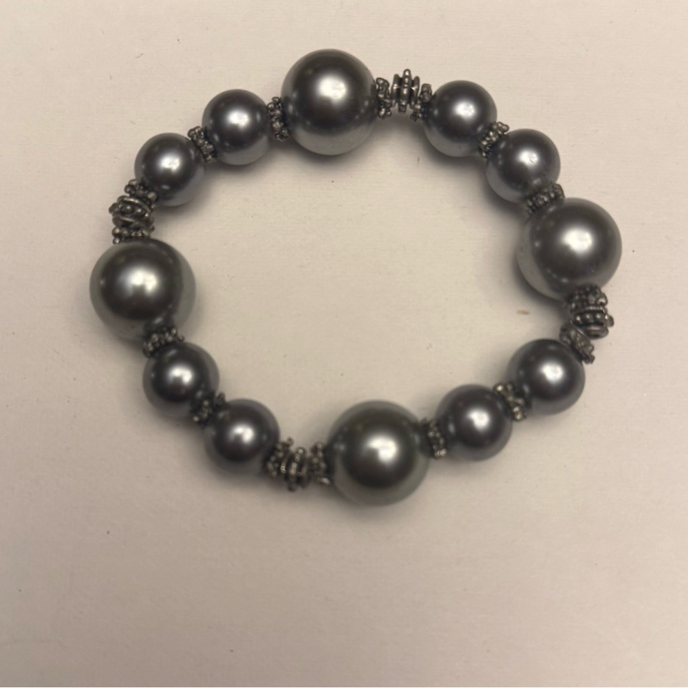 Costume gray pearl stretch bracelet